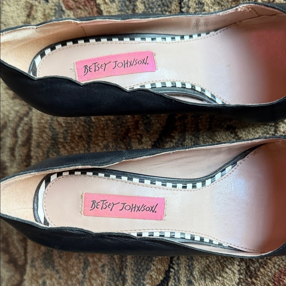 Betsey Johnson Black Pointed-Toe RACIEE 1 Sz. 7.5 Stiletto Heel Pumps - Picture 4 of 10